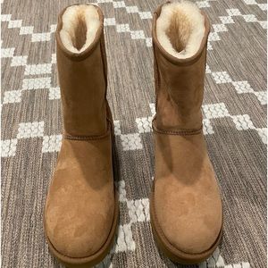 UGG Classic Short Women Boot Color Chestnut Size 10